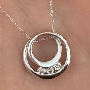 10k White Gold Natural Three Stone Diamond Wave Circle Pendant Necklace - 2.39g